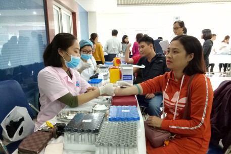 Trung tâm Kiểm soát bệnh tật thành phố Hà Nội tổ chức khám sức khỏe định kỳ cho người lao động năm 2018