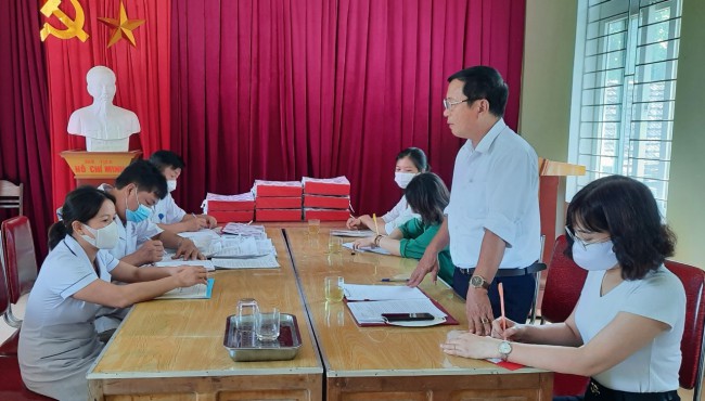 Đoàn kiểm tra giám sát tại Trạm y tế Châu Cường Huyện Quỳ Hợp