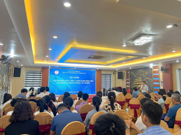 Tập huấn "Công tác phòng chống các bệnh không lây nhiễm cho tuyến y tế cơ sở trên địa bàn Quỳnh Lưu, Hoàng Mai năm 2025"