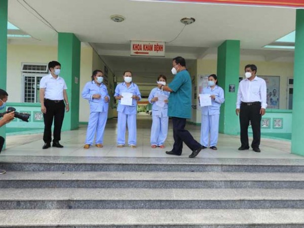 ĐÀ NẴNG CHO XUẤT VIỆN 4 BỆNH NHÂN COVID-19