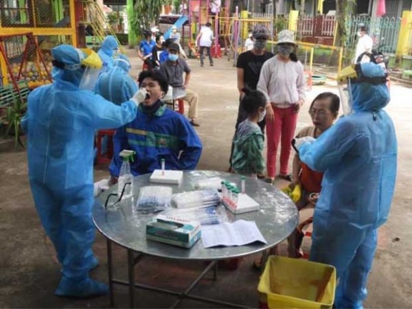 Kết quả bước đầu triển khai xét nghiệm COVID-19 bằng phương pháp gộp nhóm trên địa bàn thành phố