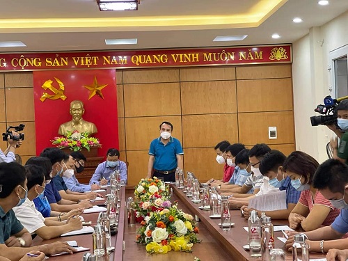 Giám đốc Sở Y tế họp khẩn với Ban Chỉ đạo phòng, chống dịch COVID-19 huyện Tương Dương khi xuất hiện chùm ca bệnh COVID-19 tại cộng đồng
