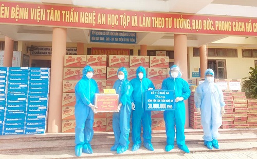 Chủ tịch UBMT Tổ quốc tỉnh, Giám đốc Sở Y tế thăm, tặng quà cho  Bệnh nhân và cán bộ y bác sĩ Bệnh viện Tâm thần