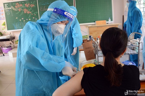 Hướng dẫn mới nhất: Phụ nữ mang thai, đang cho con bú chống chỉ định với vaccine COVID-19 Sputnik V