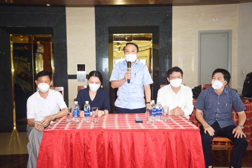 Lãnh đạo Sở Y tế và Thành phố Vinh gặp gỡ chia tay, tri ân 152 y, bác sĩ Hà Tĩnh