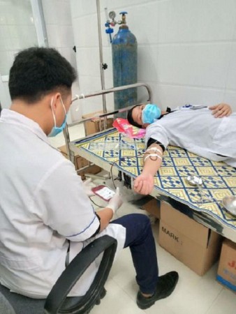 Blouse trắng hiến máu cứu người bệnh qua khỏi cơn nguy kịch