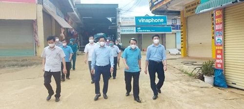 Một gia đình có 5 F0, PGS.TS Dương Đình Chỉnh – P.CH PC dịch tỉnh - Giám đốc Sở Y tế họp khẩn với huyện Quế Phong