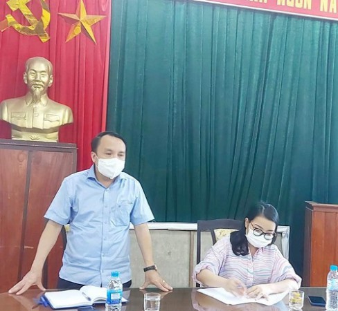 PGS.TS Dương Đình Chỉnh – Giám đốc Sở Y tế họp khẩn với huyện Hưng Nguyên ngay sau khi xuất hiện 02 ca F0 cộng đồng