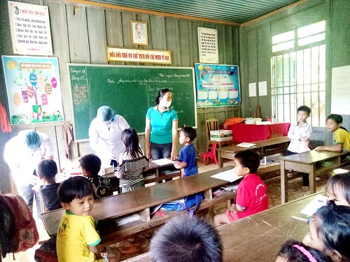 Trung tâm Kiểm soát bệnh tật tỉnh hỗ trợ công tác phòng chống dịch bạch hầu tại huyện Kỳ Sơn