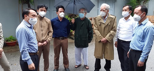 Phó Ban Chỉ huy phòng chống dịch COVID -19 tỉnh họp khẩn với thành phố Vinh sau khi xuất hiện các chùm ca bệnh