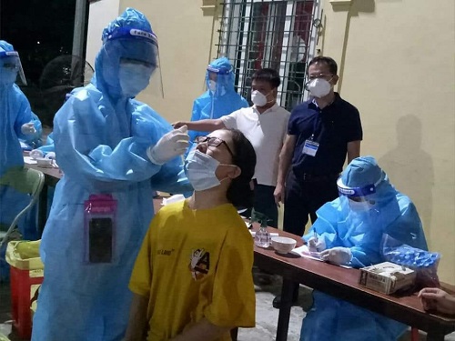 Sáng ngày 14/11, Nghệ An ghi nhận 33 ca dương tính mới với COVID-19, trong đó có 01 ca cộng đồng tại Cửa Lò, 3 ca lái xe đường dài và 29 ca đã được cách ly từ trước