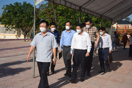 Lãnh đạo tỉnh, Sở Y tế kiểm tra, giám sát các điểm tiêm chủng vắc xin phòng dịch COVID -19 tại huyện Nghi Lộc.