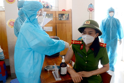 Sáng ngày 18/11 Nghệ An ghi nhận 34 ca dương tính mới với COVID-19, trong đó có 01 ca cộng đồng tại TP Vinh và 33 ca đã được cách ly từ trước 