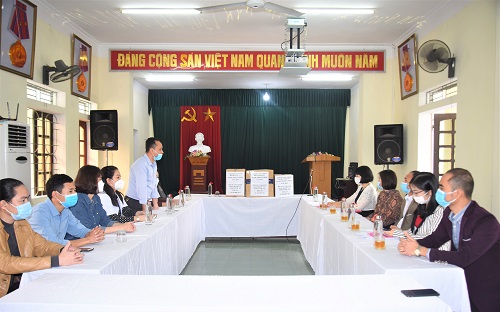 Công ty Cổ phần Việt Mông Cổ - Hà Nội thăm và tặng quà cho đội ngũ y, bác sỹ nơi tuyến đầu phòng, chống dịch COVID-19.