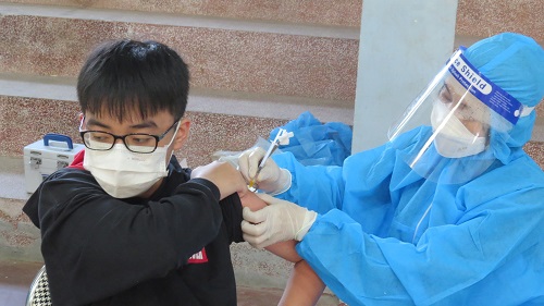 Nghệ An bắt đầu tiêm vaccine phòng COVID-19 cho trẻ
