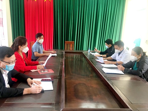 Phó Giám đốc CDC tỉnh làm việc với Trung tâm Chỉ huy phòng chống dịch COVID-19 thị xã Cửa Lò