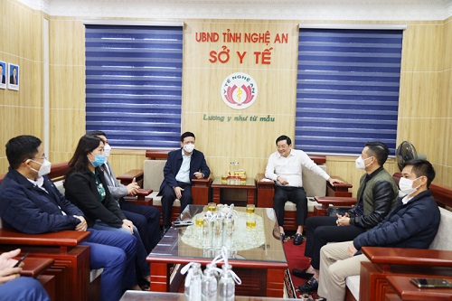 Ủy ban nhân dân Thành phố Hồ Chí Minh thăm và tặng quà cho cán bộ y tế Nghệ An tham gia chống dịch COVID-19 tại TPHCM.