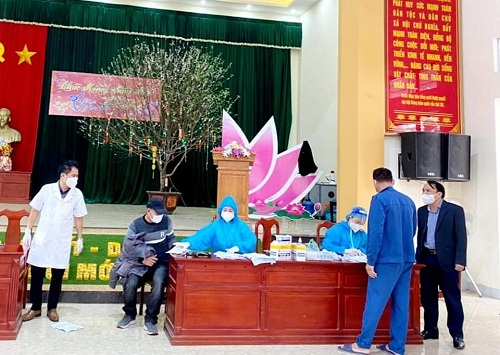 Giám đốc Sở Y tế kiểm tra, đôn đốc công tác tiêm chủng phòng COVID-19 Cửa Lò và Nghi Lôc.