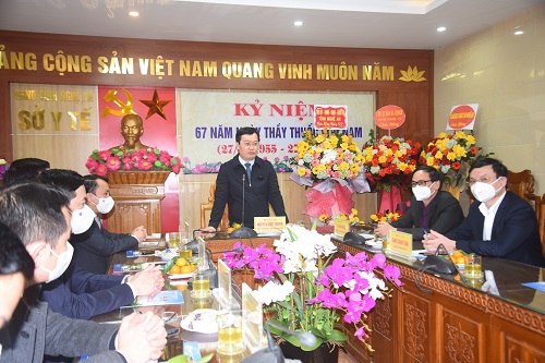Chủ tịch UBND tỉnh Chúc mừng cán bộ, nhân viên Sở Y tế Nghệ An nhân Ngày Thầy thuốc Việt Nam 27/02