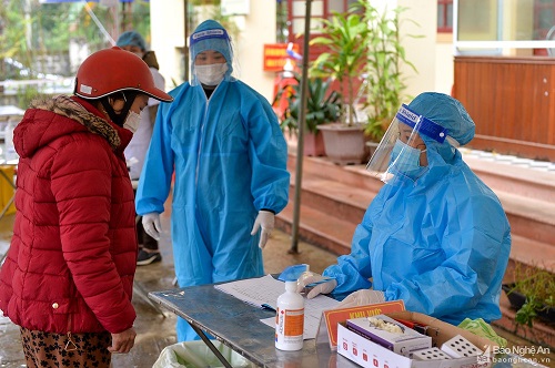 Cán bộ trạm y tế 'thời' COVID-19: Ở nơi làm việc không có ngày nghỉ