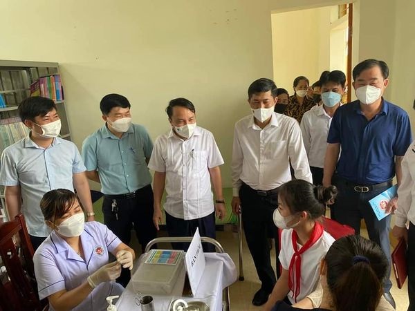 Lãnh đạo Sở Y tế, lãnh đạo CDC Kiểm tra công tác tiêm phòng COVID -19 cho trẻ từ 5 đến 11 tuổi