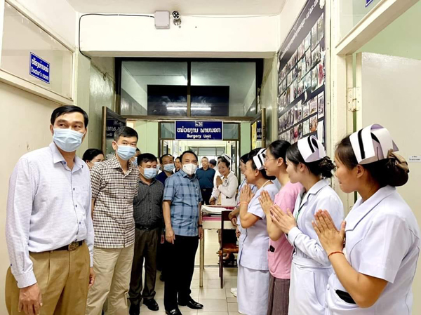 Ngày 3.6: Thăm, khảo sát và trao đổi kinh nghiệm với các bệnh viện cộng đồng tuyến huyện tỉnh Xiêng Khoảng.