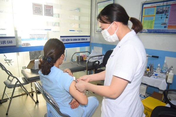 Nóng: Hướng dẫn mới nhất về thời gian tiêm vaccine COVID-19 mũi 3 và mũi 4 của Bộ Y tế