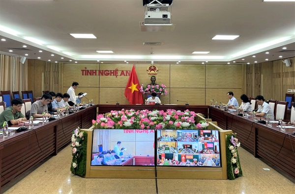 UBND tỉnh Nghệ An tổ chức Hội nghị trực tuyến về công tác tiêm chủng vắc xin phòng, chống COVID-19 và triển khai nhiệm vụ, giải pháp chủ yếu trong thời gian tới.
