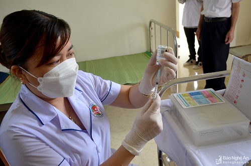 Nghệ An: Tiếp tục đẩy nhanh tiến độ tiêm chủng vắc-xin mũi 3, mũi 4 phòng COVID-19