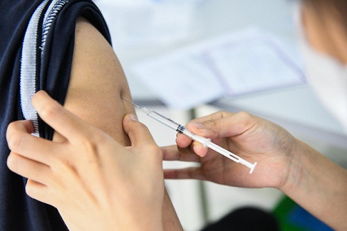 Sáng 17/7: Người không tiêm vaccine có nguy cơ mắc COVID-19 cao hơn khoảng 5 lần so với người đã tiêm