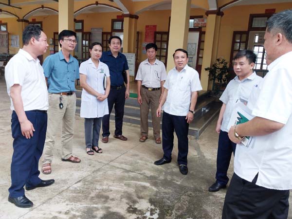 Đoàn Lãnh đạo Sở Y tế đi kiểm tra, giám sát công tác y tế tại thị xã Thái Hòa và huyện Nghĩa Đàn.