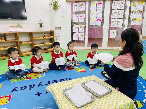 Trường học lên phương án bảo đảm sức khỏe cho học sinh thời điểm giao mùa