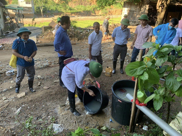 Ngày thứ 2 của đoàn công tác hỗ trợ xử lý môi trường, nước và phòng chống dịch bệnh của CDC Nghệ An.