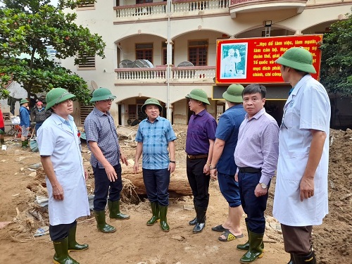 Ngành Y tế Nghệ An khám chữa bệnh, cấp thuốc miễn phí cho người dân tâm lũ Kỳ Sơn