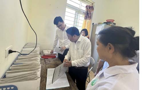 Giám đốc Sở Y tế kiểm tra công tác y tế cơ sở tại huyện Quế Phong, Quỳ Châu và Quỳ Hợp