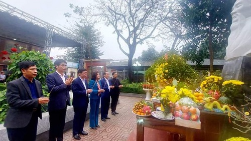 Lãnh đạo Ngành Y tế dâng hương tưởng niệm 232 năm ngày mất Đại danh y Hải Thượng Lãn Ông Lê Hữu Trác.