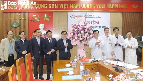 Đồng chí Nguyễn Văn Thông chúc mừng ngày Thầy thuốc Việt Nam tại các cơ sở y tế