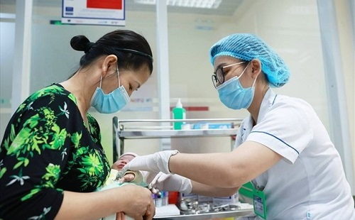 Viên chức y tế dự phòng, y tế cơ sở chính thức được tăng phụ cấp ưu đãi theo nghề