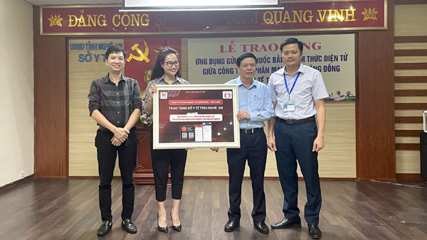 Sở Y tế tổ chức lễ trao tặng ứng dụng gửi đơn thuốc bằng hình thức điện tử