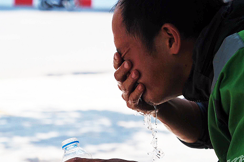 Chuyên gia khuyến cáo gì để phòng nguy cơ đột quỵ, sốc nhiệt trong đợt cao điểm nắng nóng?