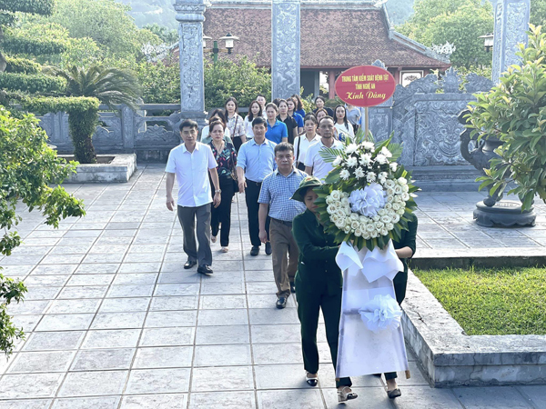 Trung tâm Kiểm soát tỉnh Nghệ An tổ chức dâng hoa, dâng hương tri ân các anh hùng liệt sỹ nhân kỷ niệm 76 năm Ngày Thương binh - Liệt sỹ