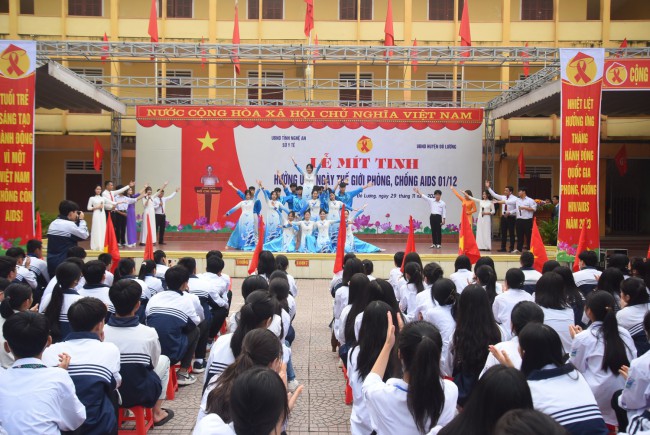 Nghệ An tổ chức Lễ mít tinh và Diễu hành Hưởng ứng “Tháng hành động Quốc gia phòng chống HIV/AIDS và Ngày Thế giới phòng chống AIDS 01/12 năm 2023