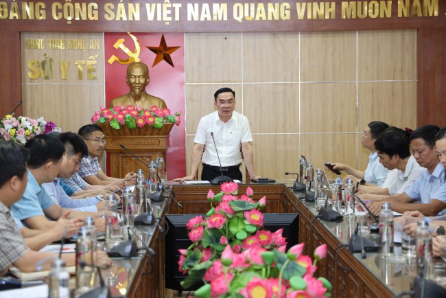 Đoàn công tác Bộ Y tế làm việc Sở Y tế Nghệ An về công tác phòng chống bệnh Sởi