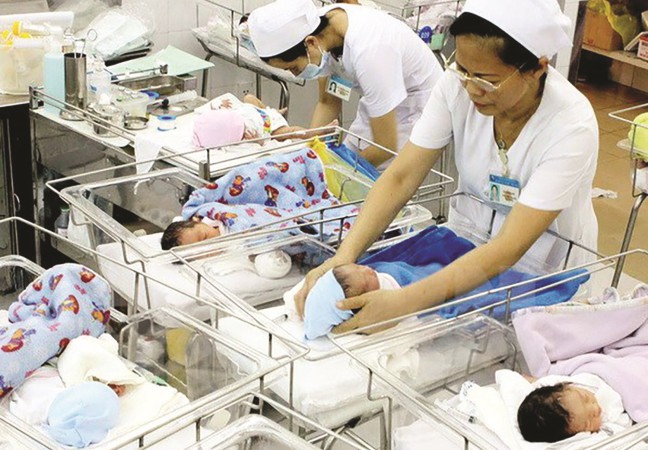 Mất cân bằng giới tính khi sinh khiến khoảng 2,3 - 4,3 triệu nam giới nước ta nguy cơ 'ế' vợ