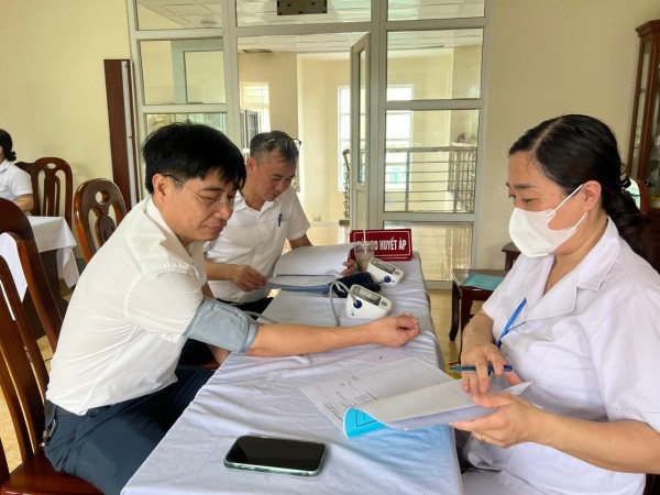 Trung tâm Kiểm soát bệnh tật tỉnh Nghệ An tổ chức khám sức khỏe định kỳ cho viên chức, người lao động