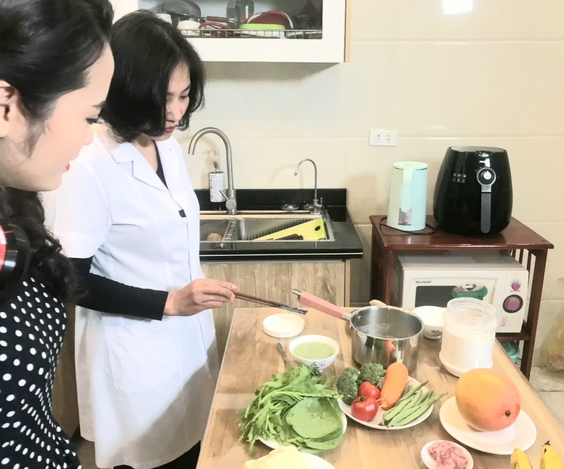 BS Thái Thị Hoa Mai  hướng dẫn thực hành ăn bổ sung cho trẻ 