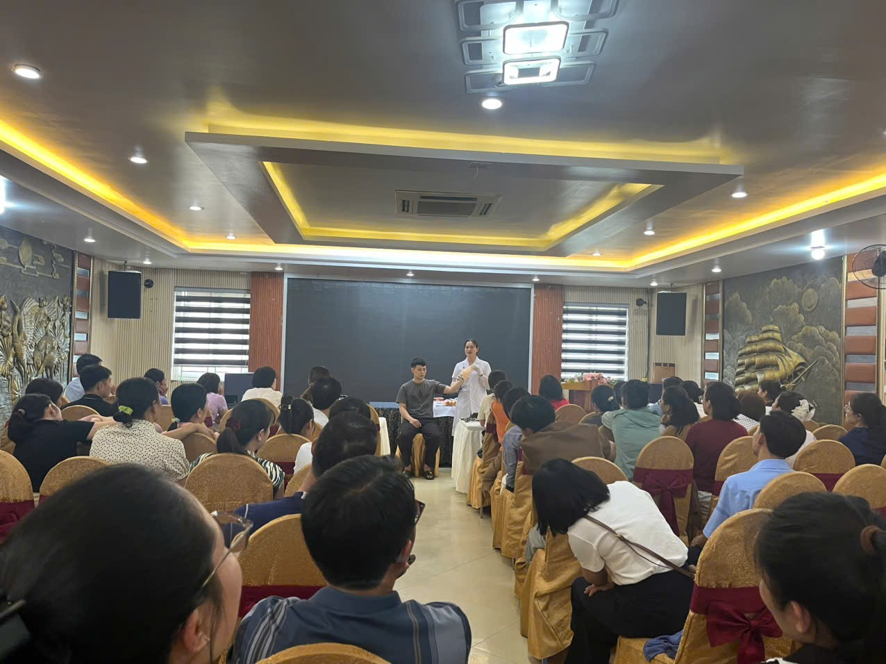 Tập huấn nâng cao công tác huấn luyện sơ cứu, cấp cứu tại nơi làm việc cho CBYT tuyến xã và 1 doang nghiệp tại Hoàng Mai, Quỳnh Lưu